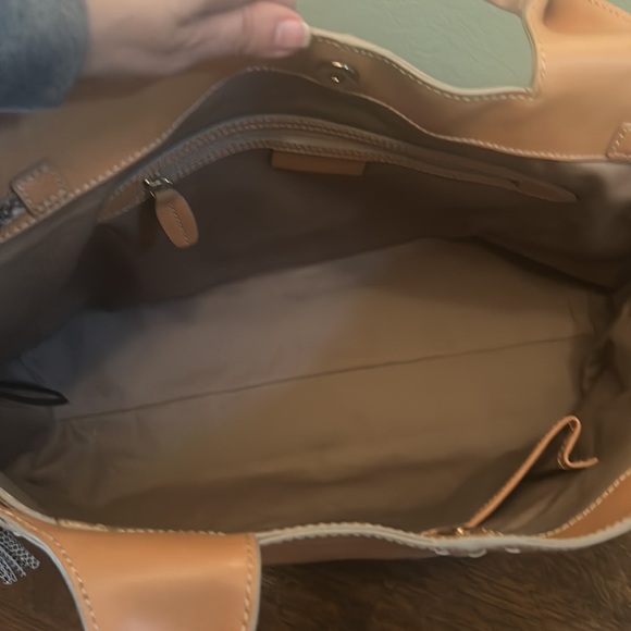 G.I.L.I. Large Leather Tote - Picture 13 of 16